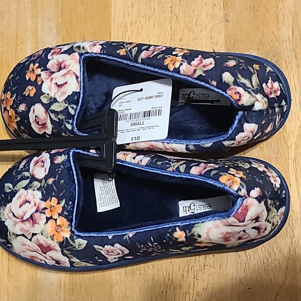 EAST 5TH WOMENS NAVY BLUE FLORAL SLIPPERS SIZE SMALL 5-6 - Picture 3 of 9